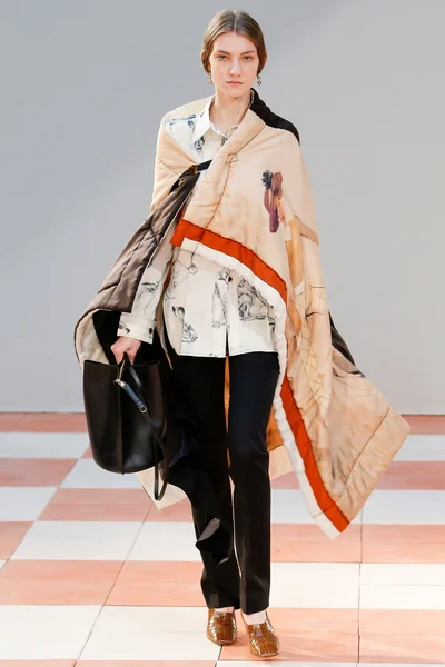 Look 18
